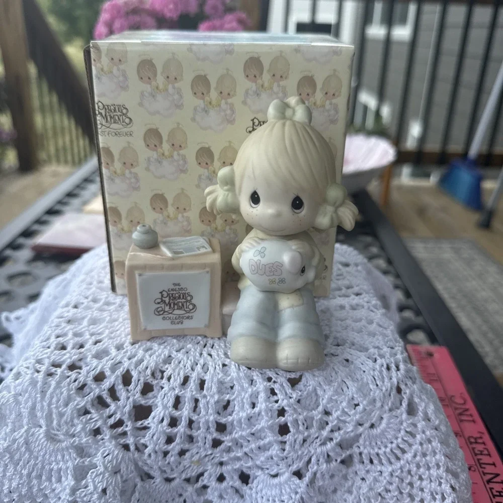 Precious Moments Figurine: E-0404 Join in on the Blessings Collectors Club